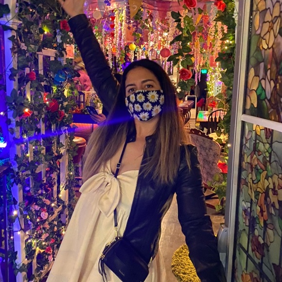 Meet your Posher, Jessica - Picture 3 of 4